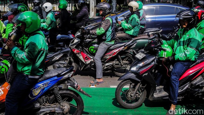 BIaya Transportasi Tinggi dan Ketergantungan pada Transportasi Online  Baca artikel detiknews, 